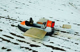 Wing in ground effect flying hovercraft